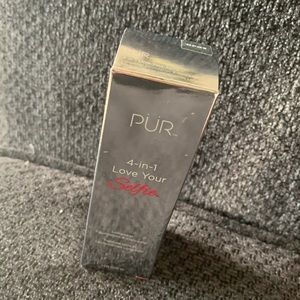 4 in 1 Love Your Selfie Foundation